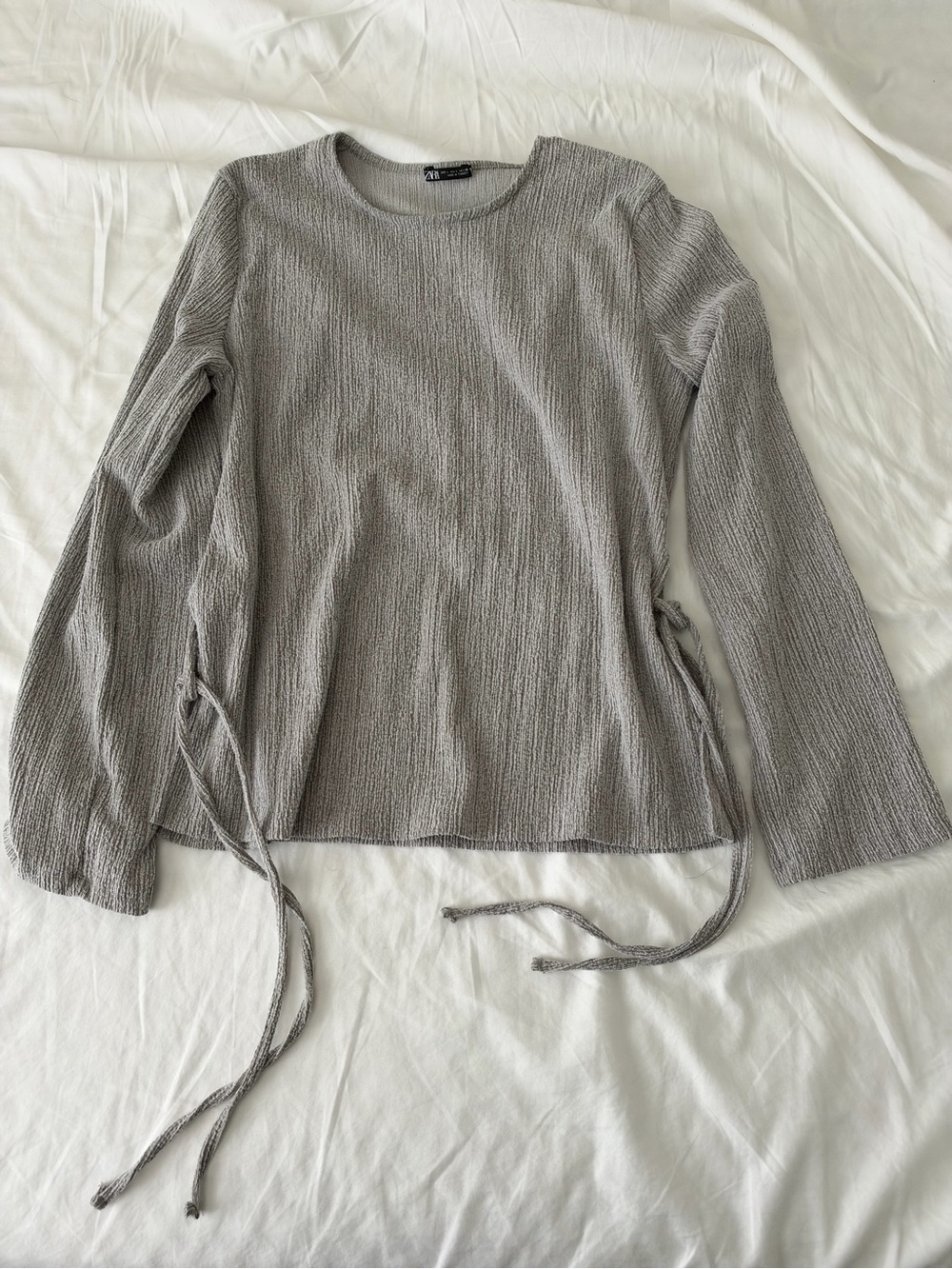 ⭐️ Zara Light Gray Textured Tie-Waist Long Sleeve Top size large
